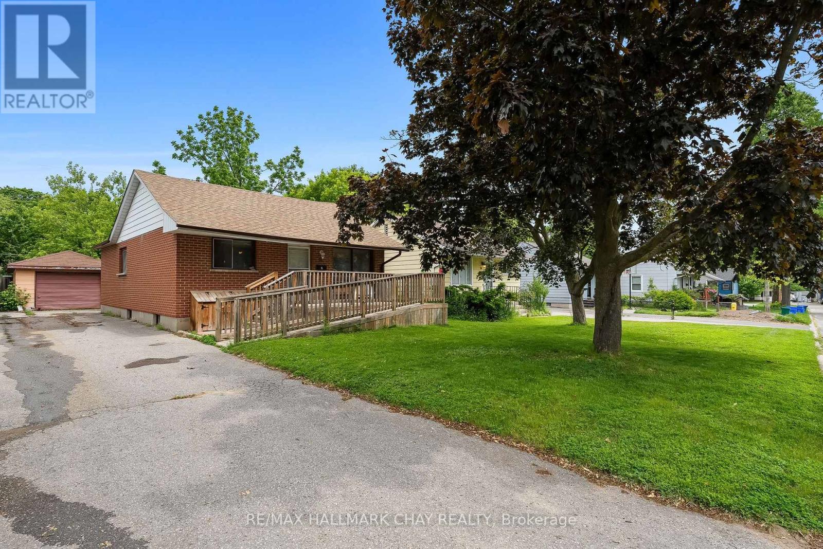 16 ELGIN STREET, Ajax, Ontario
