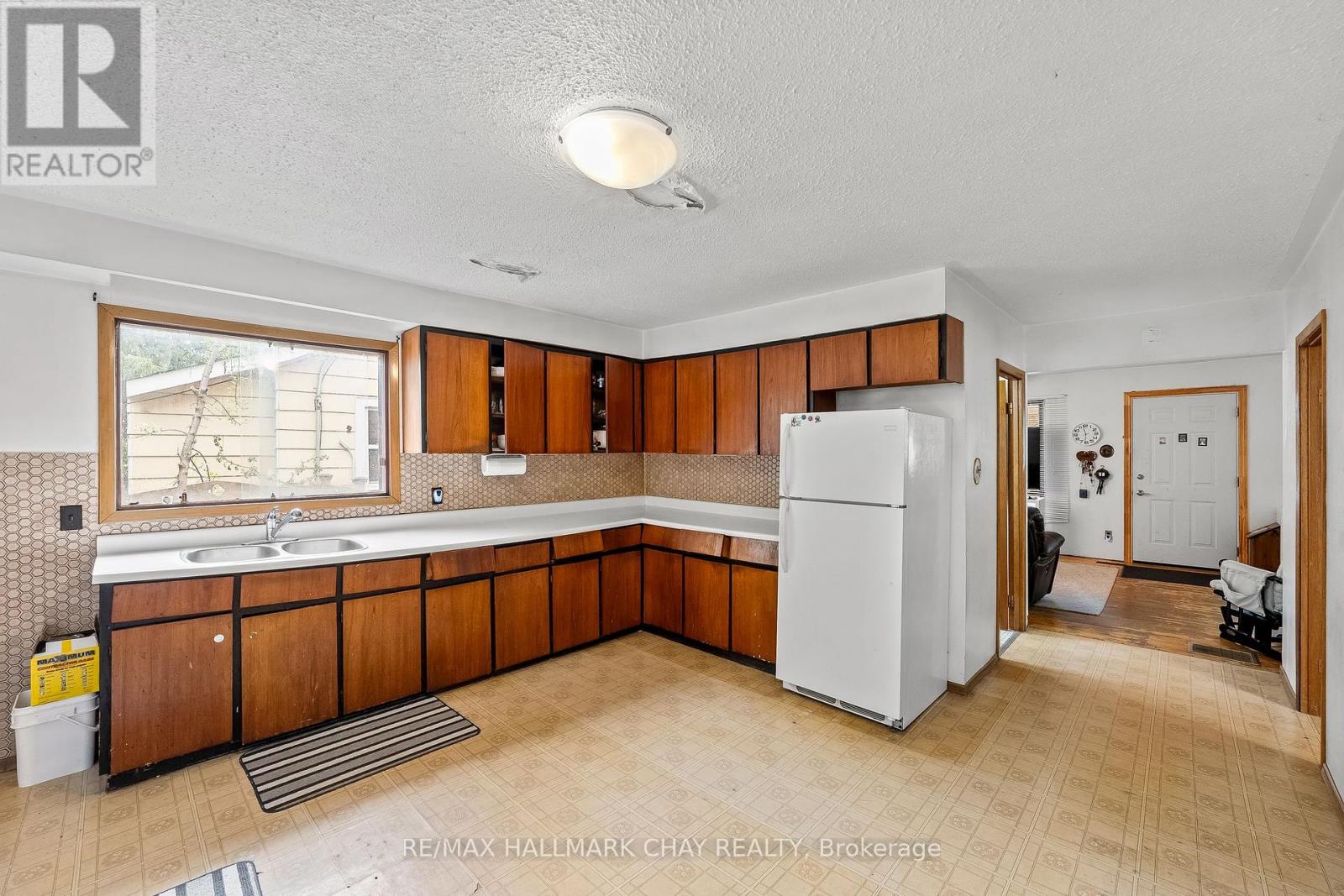 16 Elgin Street, Ajax (Central), Ontario  L1S 1X1 - Photo 10 - E12216875