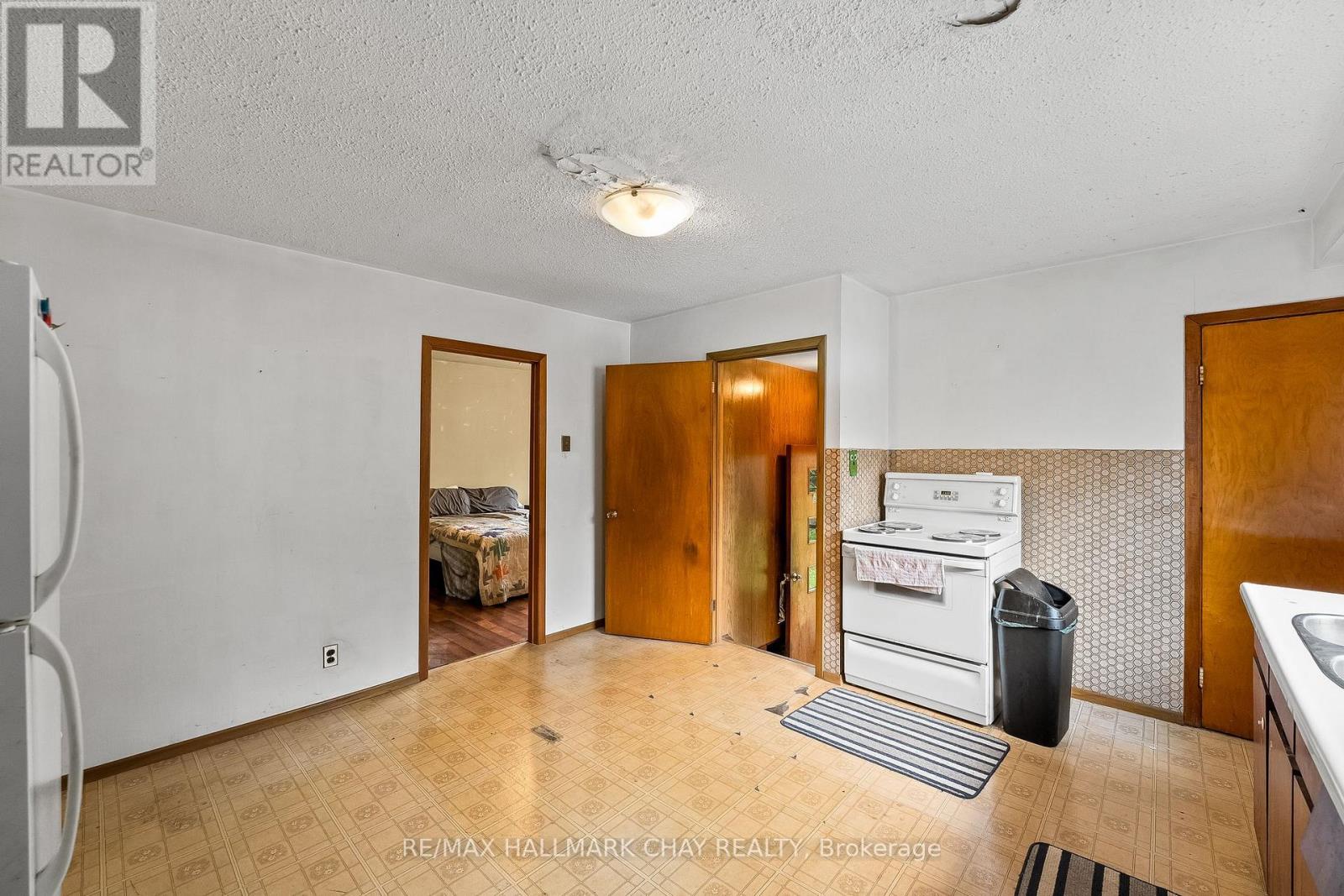 16 Elgin Street, Ajax (Central), Ontario  L1S 1X1 - Photo 11 - E12216875