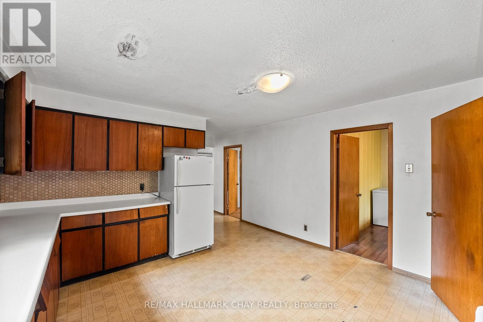 16 Elgin Street, Ajax (Central), Ontario  L1S 1X1 - Photo 12 - E12216875