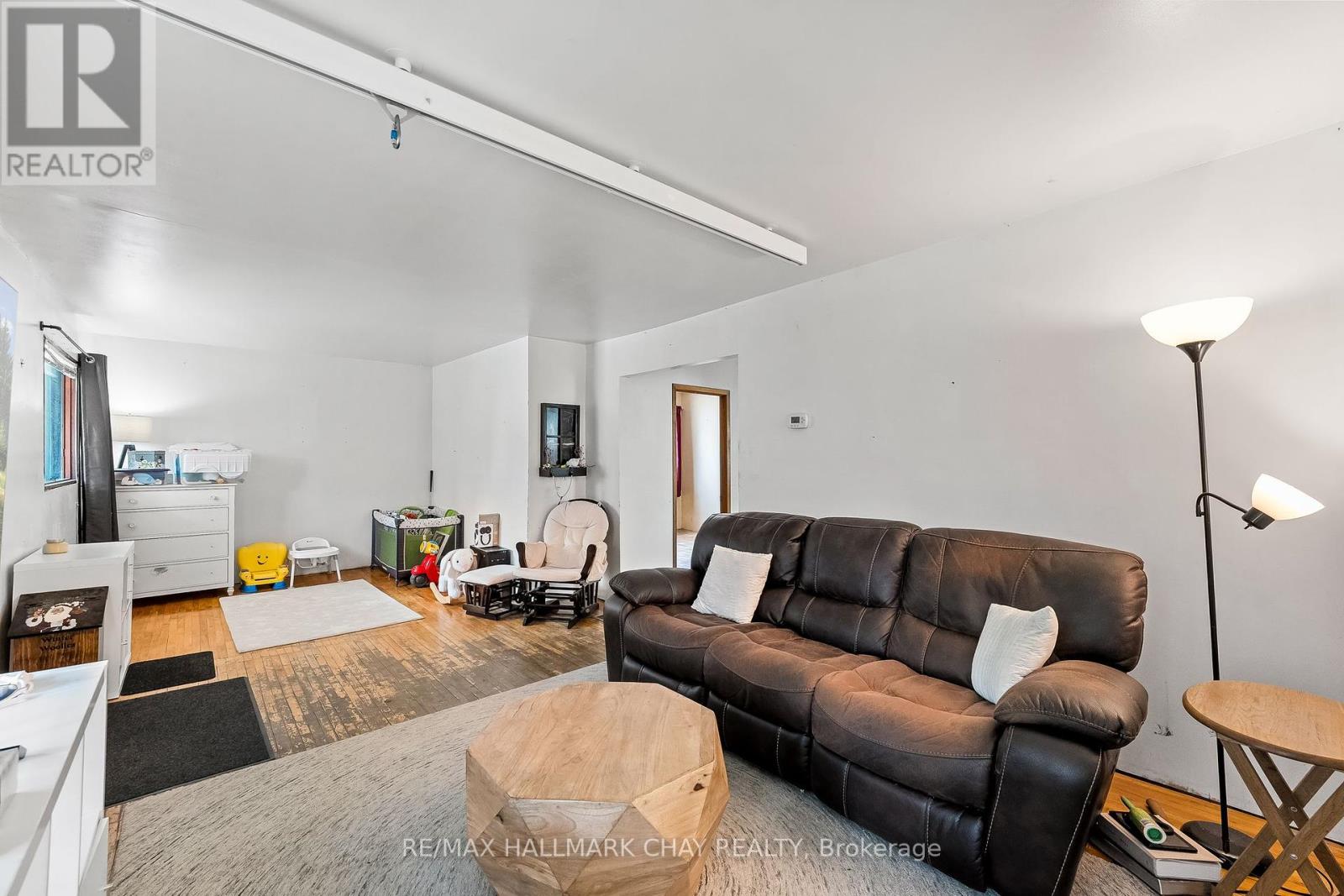 16 Elgin Street, Ajax (Central), Ontario  L1S 1X1 - Photo 9 - E12216875