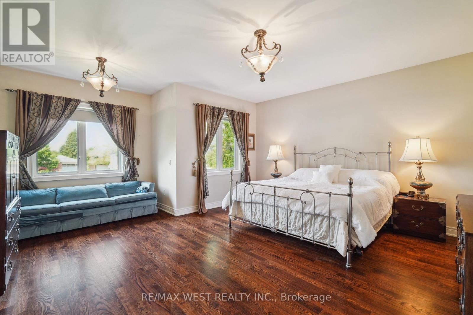 160 Townsgate Drive, Vaughan, Ontario  L4J 8J5 - Photo 7 - N12199508