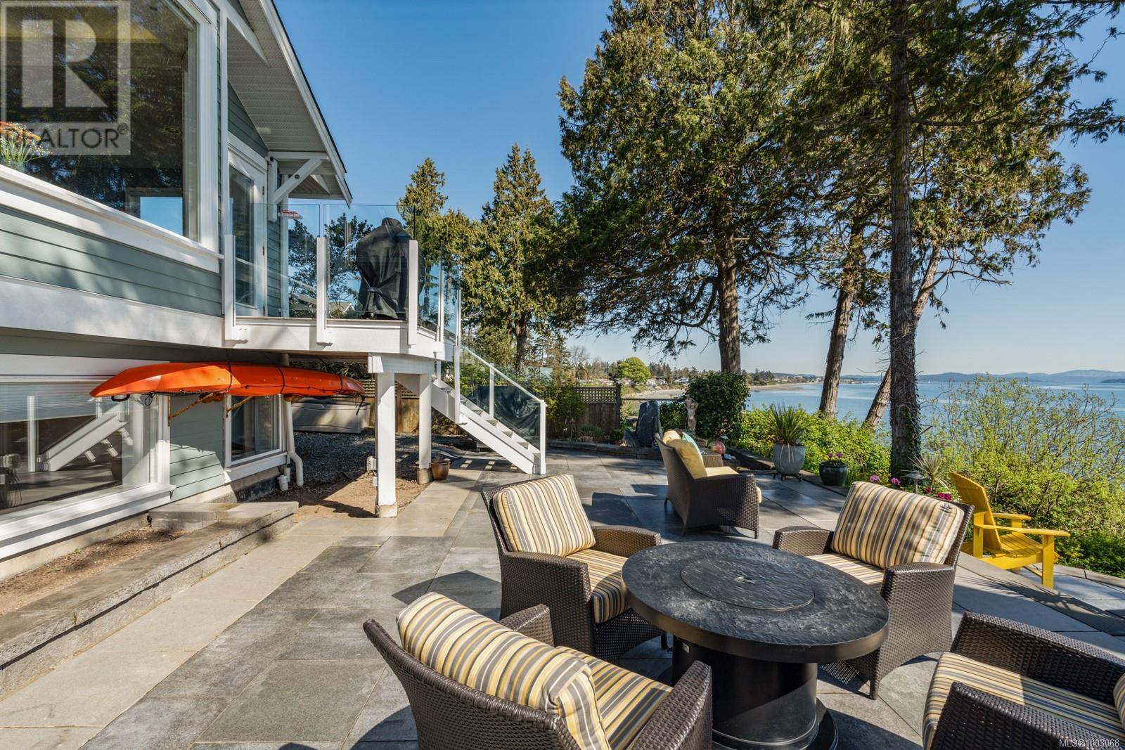 9055 Lochside Dr, North Saanich, British Columbia  V8L 1N1 - Photo 5 - 1003068