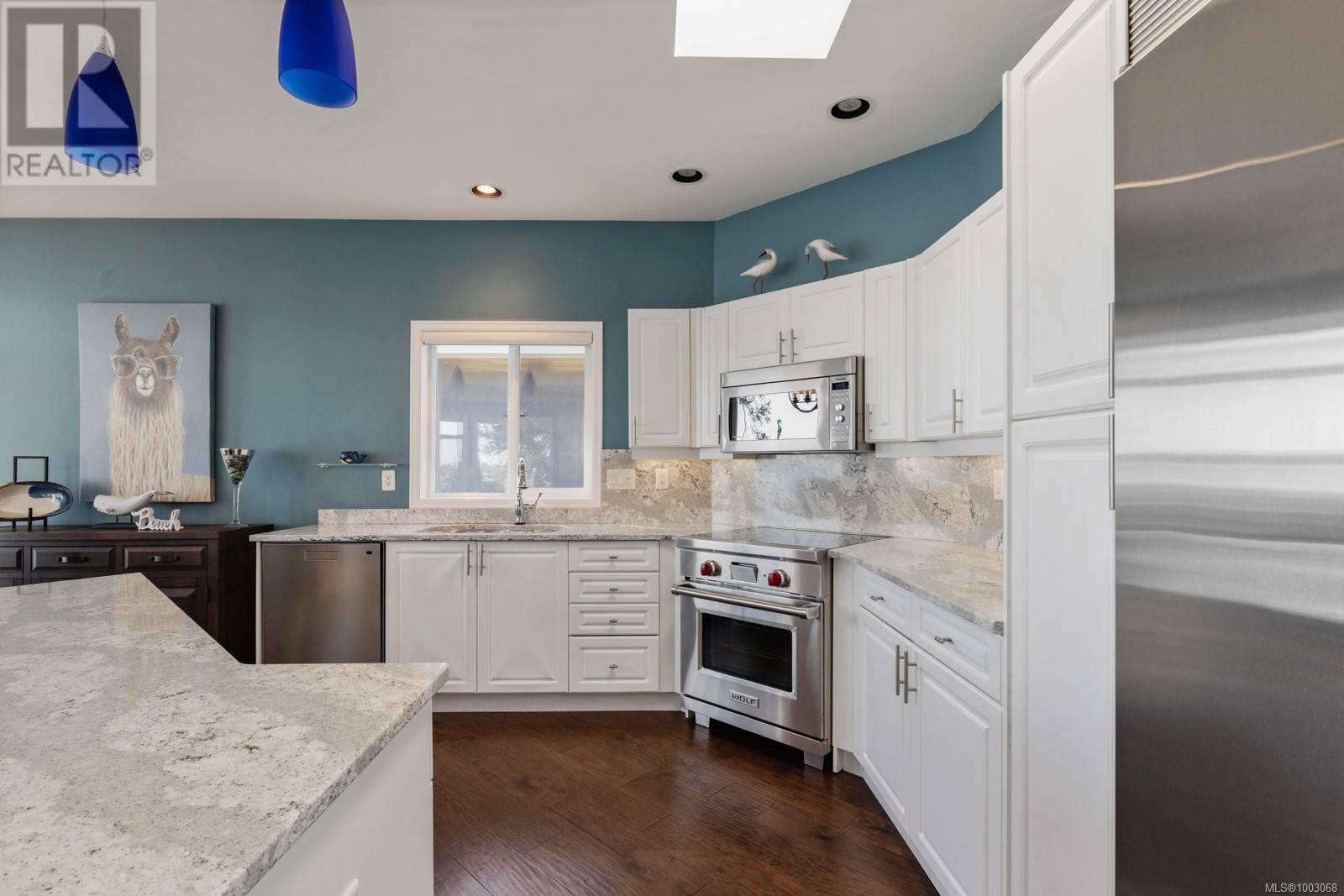 9055 Lochside Dr, North Saanich, British Columbia  V8L 1N1 - Photo 16 - 1003068
