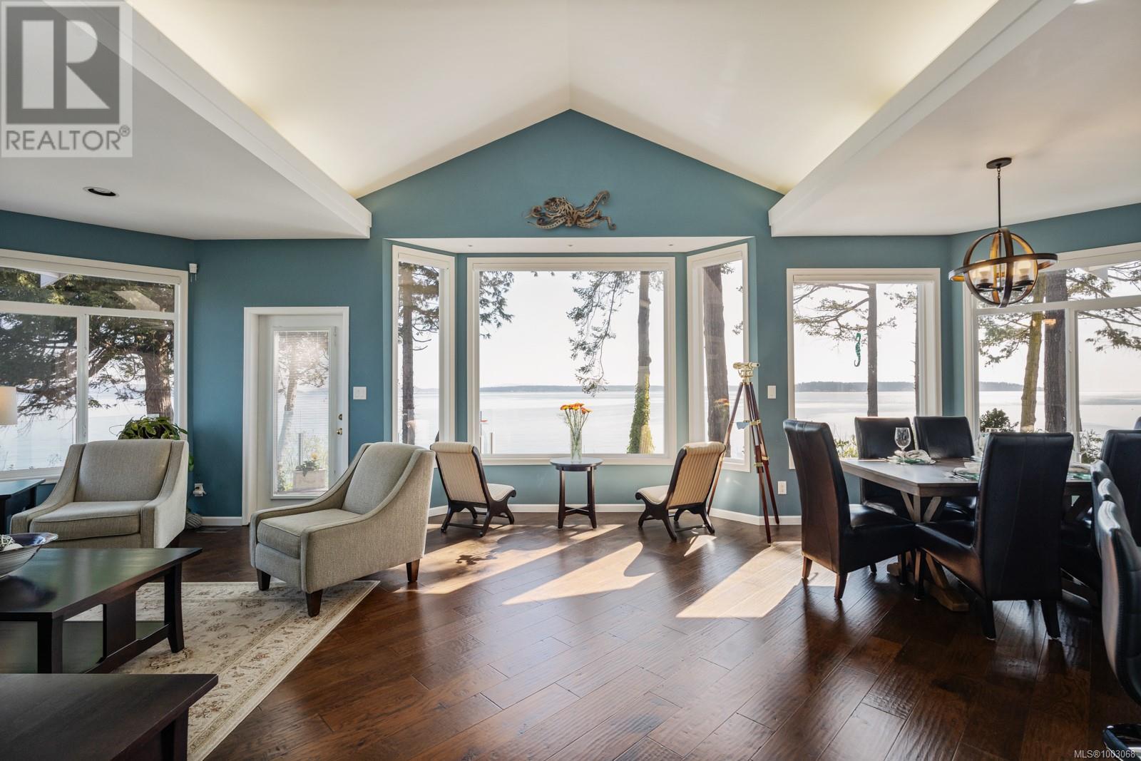 9055 Lochside Dr, North Saanich, British Columbia  V8L 1N1 - Photo 12 - 1003068