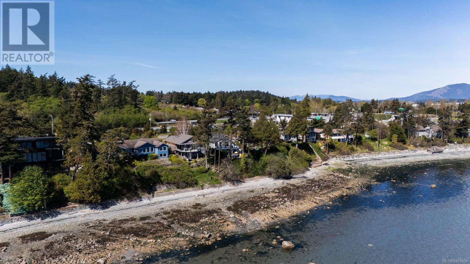 9055 Lochside Dr, North Saanich, British Columbia  V8L 1N1 - Photo 8 - 1003068