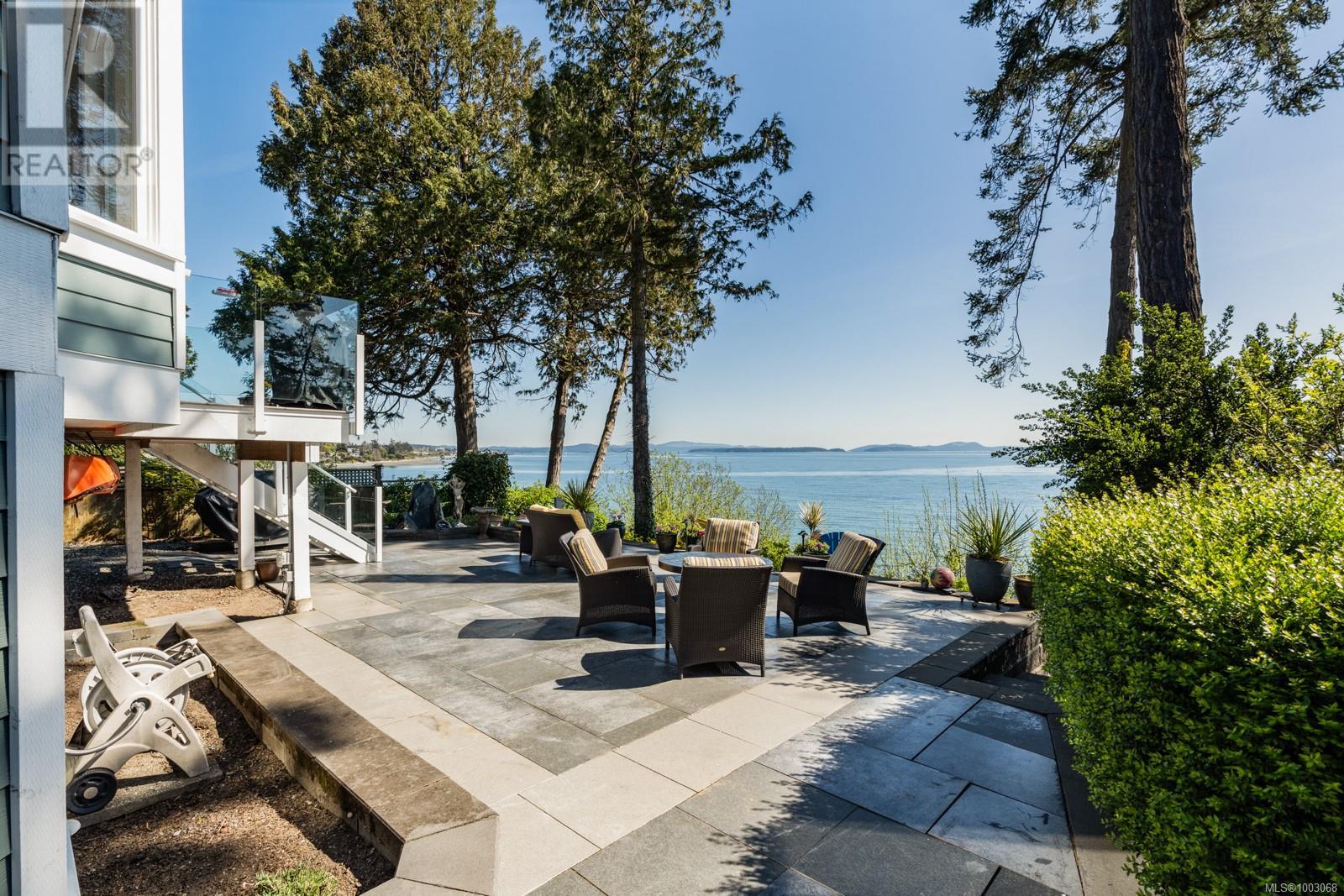 9055 Lochside Dr, North Saanich, British Columbia  V8L 1N1 - Photo 4 - 1003068