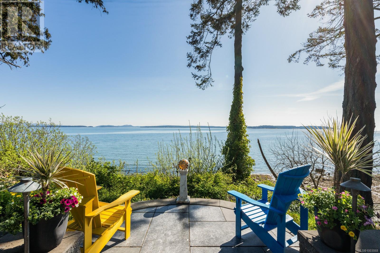 9055 Lochside Dr, North Saanich, British Columbia  V8L 1N1 - Photo 6 - 1003068