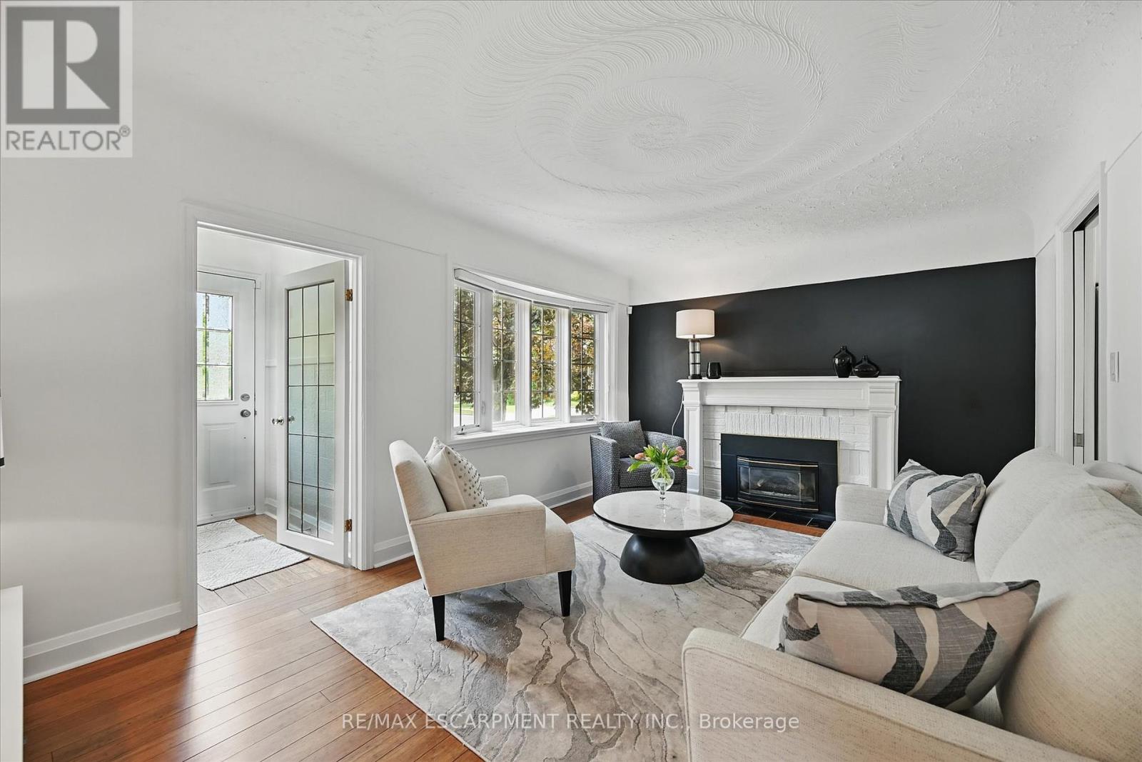 462 Woodland Avenue, Burlington, Ontario  L7R 2S1 - Photo 4 - W12198081