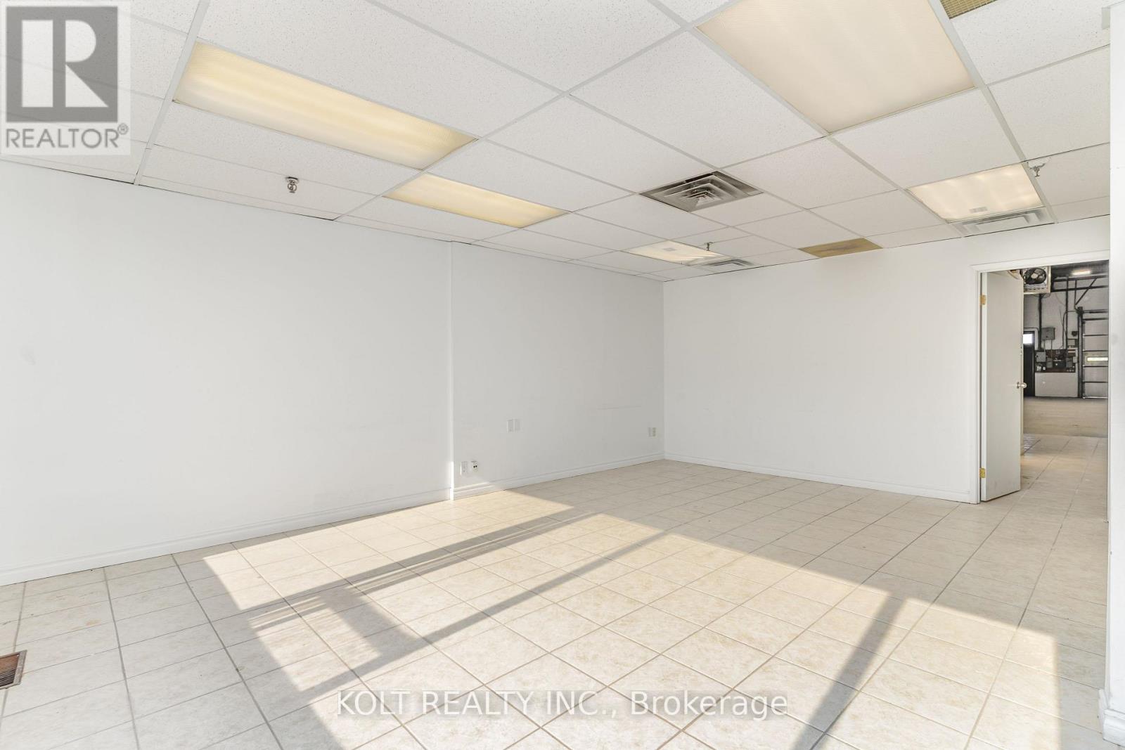 26 - 300 Esna Park Drive, Markham (Milliken Mills West), Ontario  L3R 1H3 - Photo 3 - N12216761
