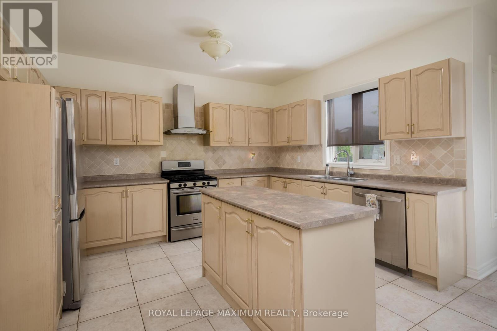 45 Windrose Court, Vaughan (East Woodbridge), Ontario  L4L 9G9 - Photo 15 - N12216865