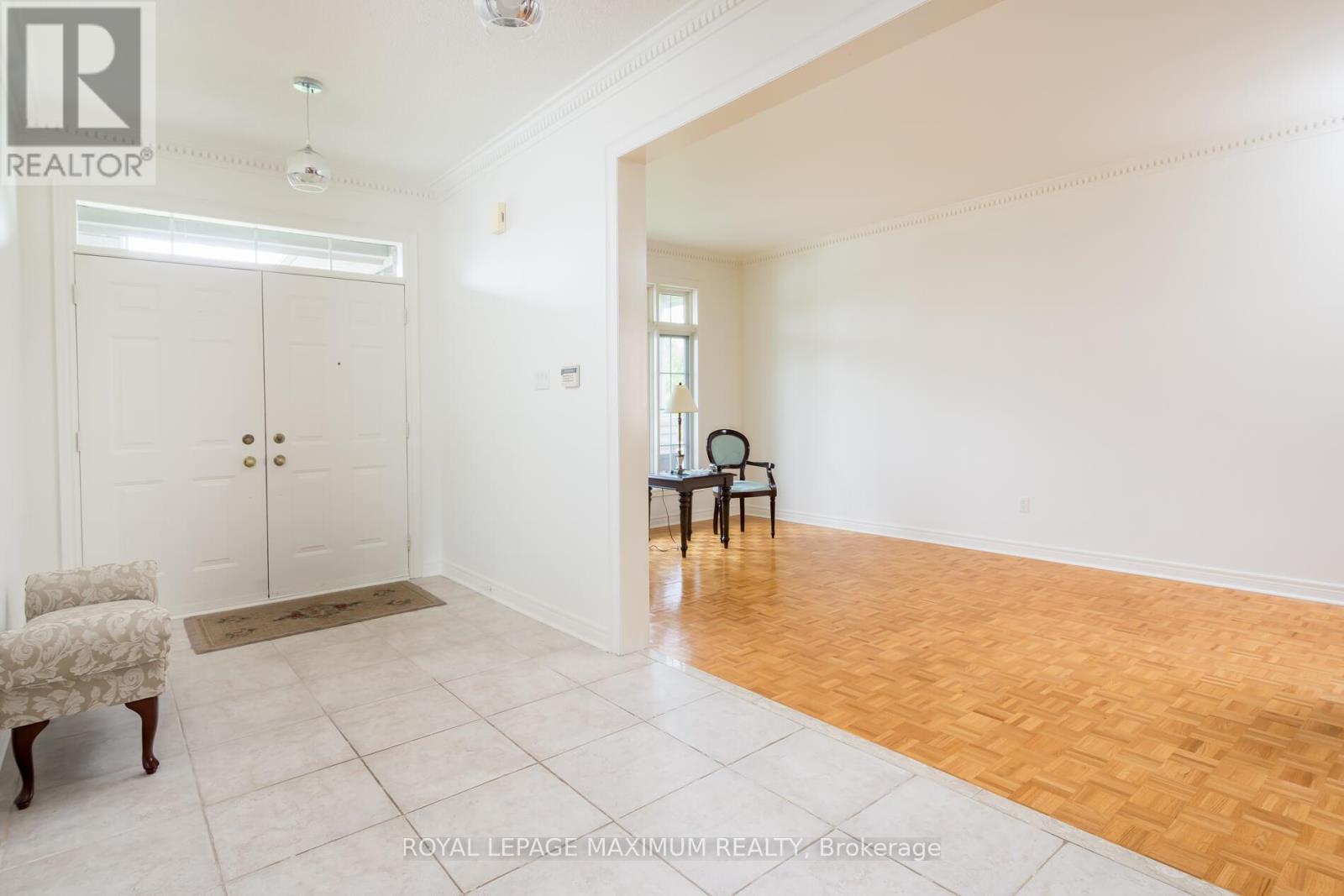 45 Windrose Court, Vaughan (East Woodbridge), Ontario  L4L 9G9 - Photo 4 - N12216865