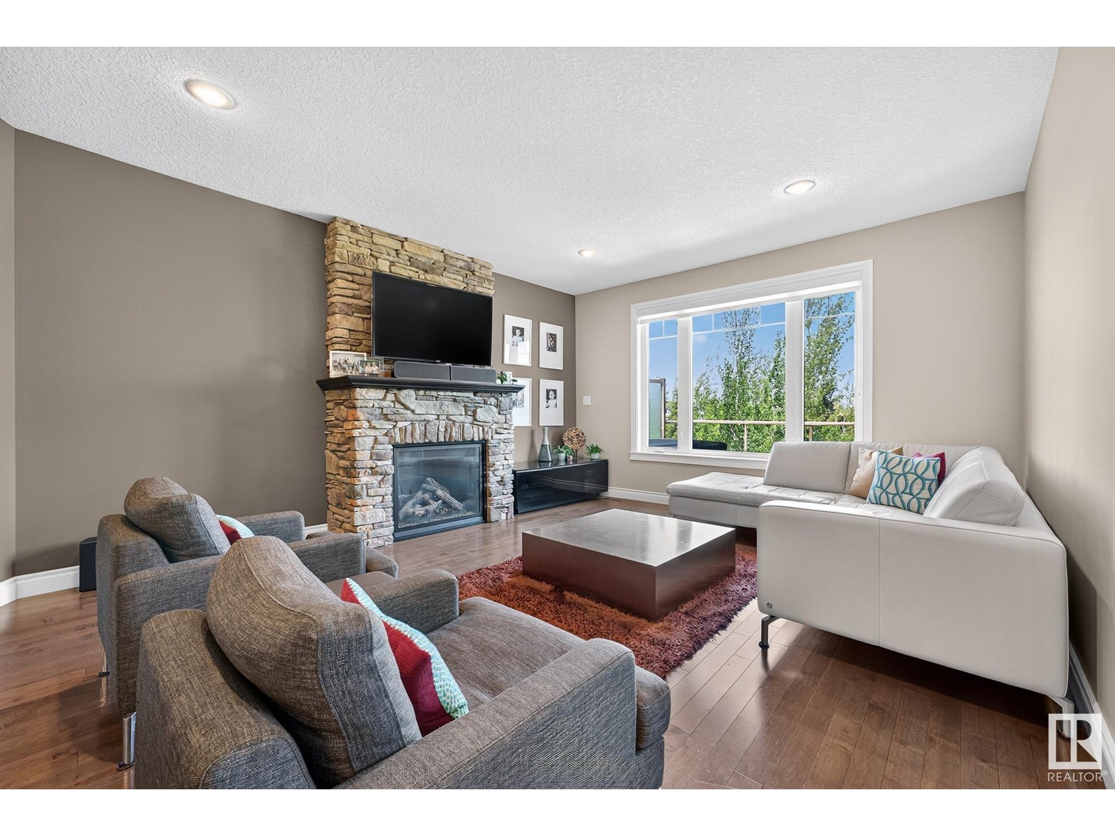 Property at 125 CAMPBELL DR image 3
