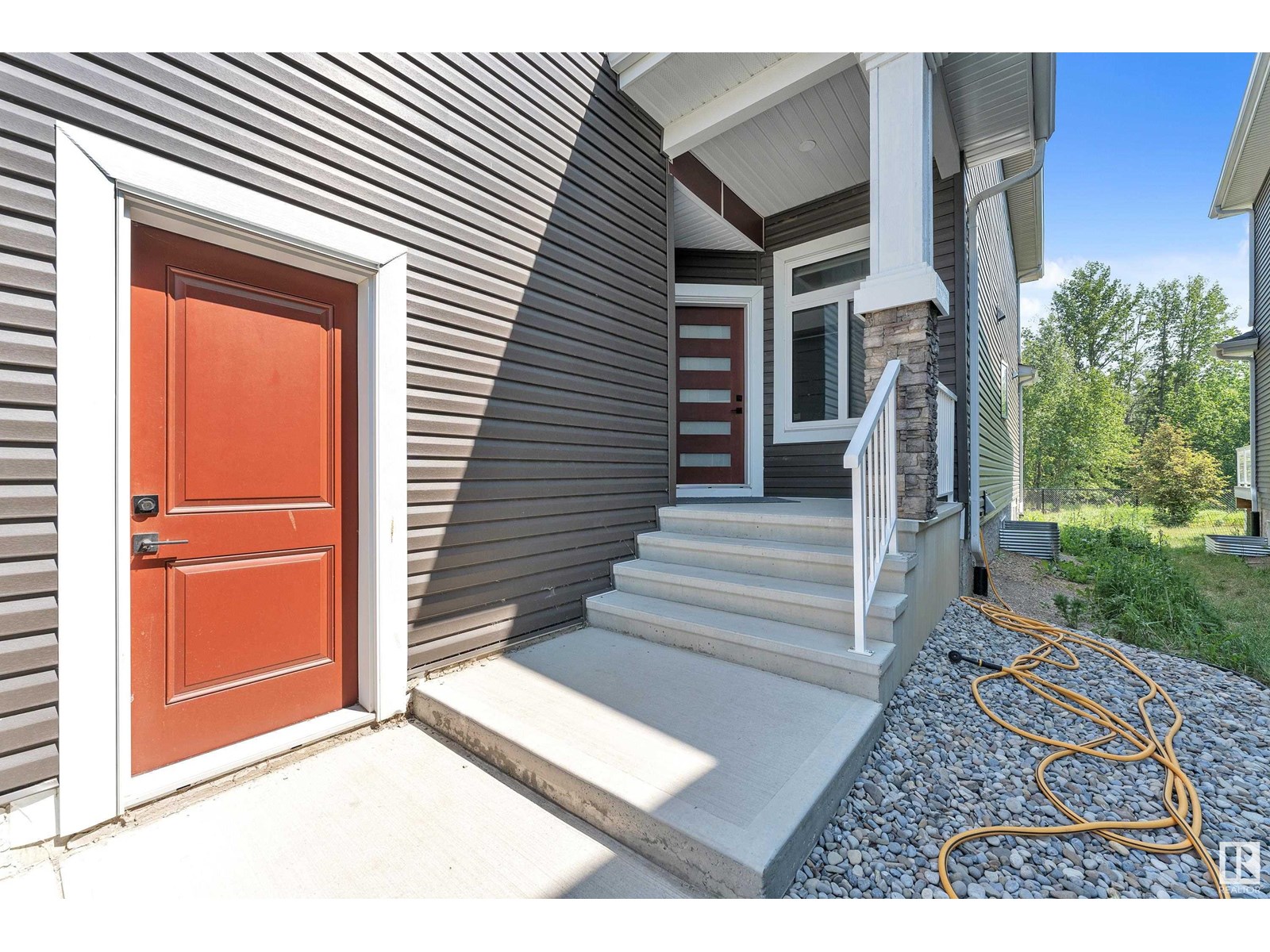 Property at 16115 34 AV SW image 2