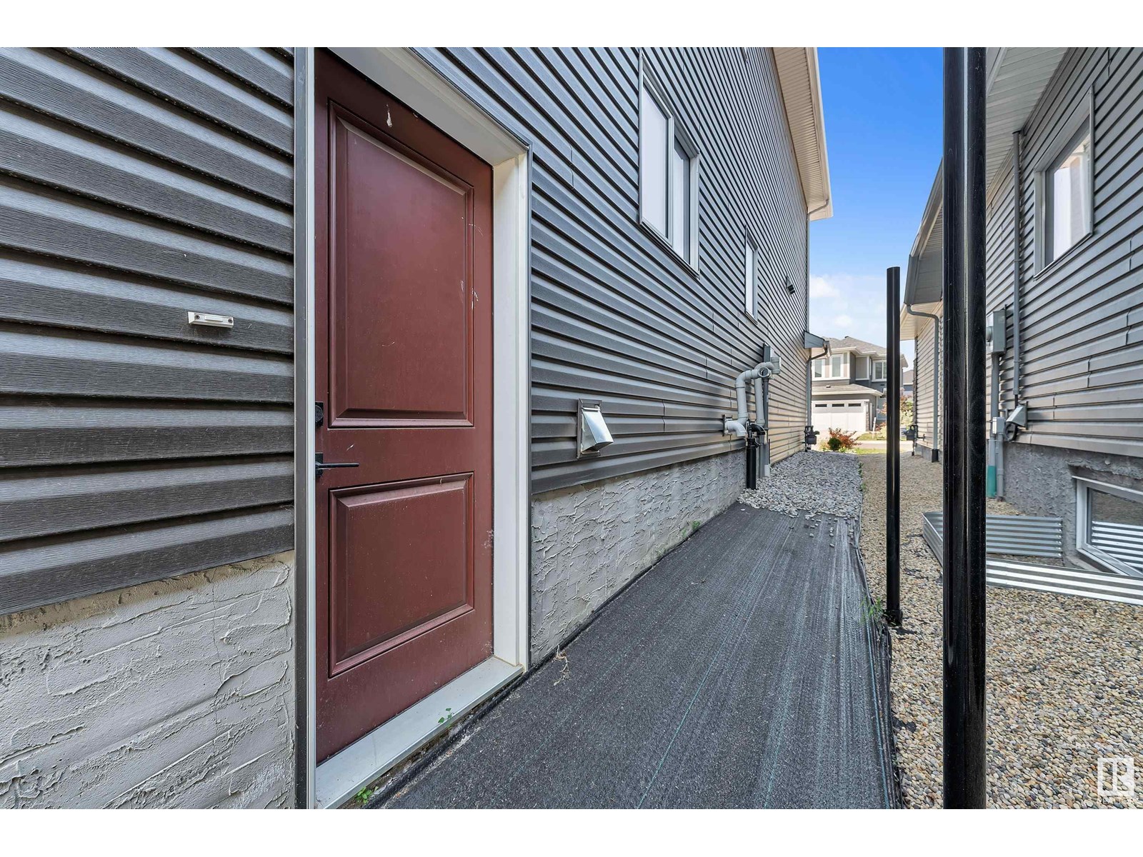 Property at 16115 34 AV SW image 5