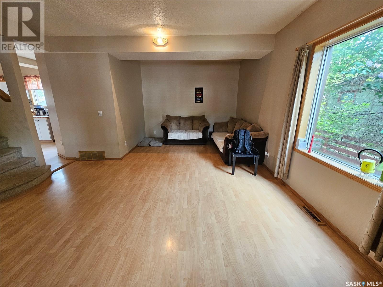 1051 Montgomery Street, Moose Jaw, Saskatchewan  S6H 2W9 - Photo 2 - SK009276