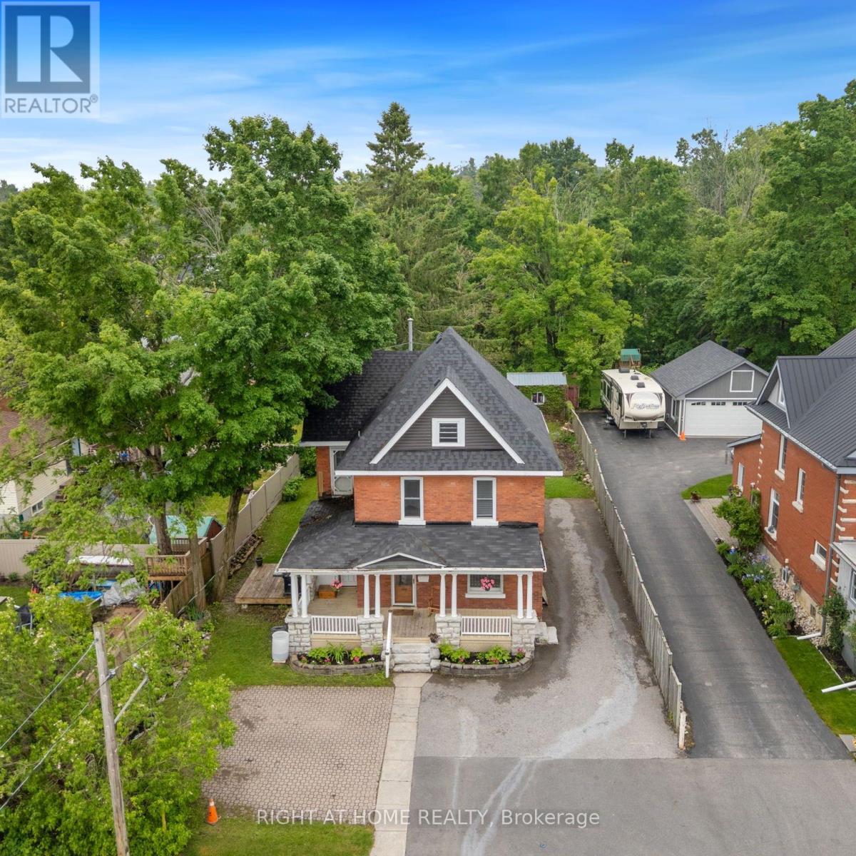 251 Laclie Street, Orillia, Ontario  L3V 4N8 - Photo 2 - S12216807