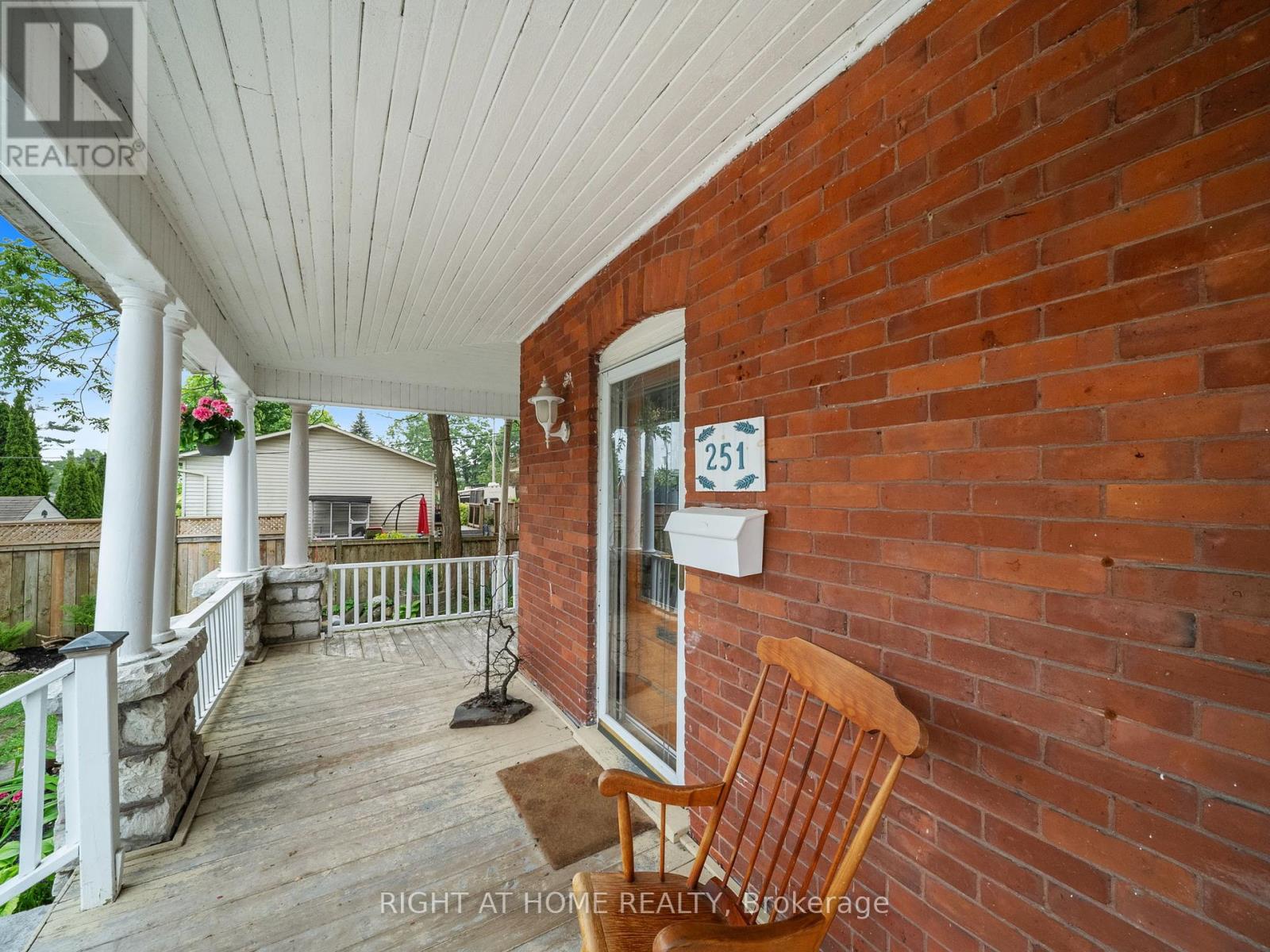 251 Laclie Street, Orillia, Ontario  L3V 4N8 - Photo 3 - S12216807