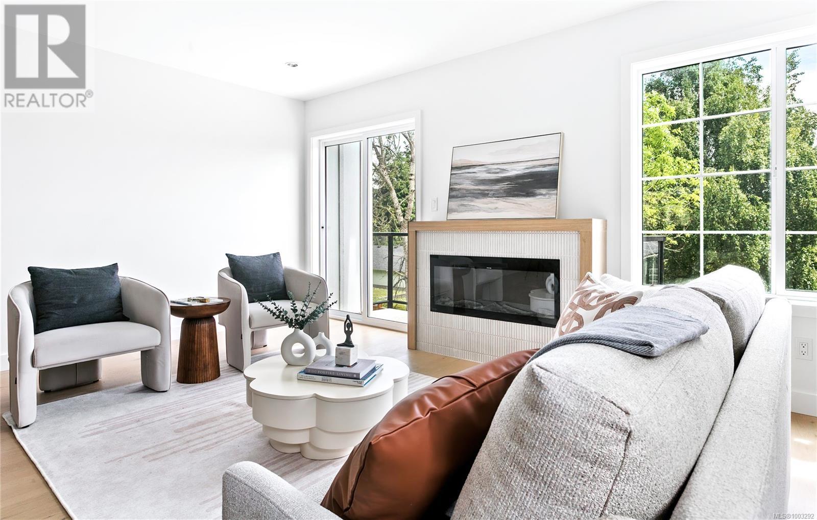 Unit 4 3907 Cedar Hill Rd, Saanich, British Columbia  V8P 3Z8 - Photo 2 - 1003292