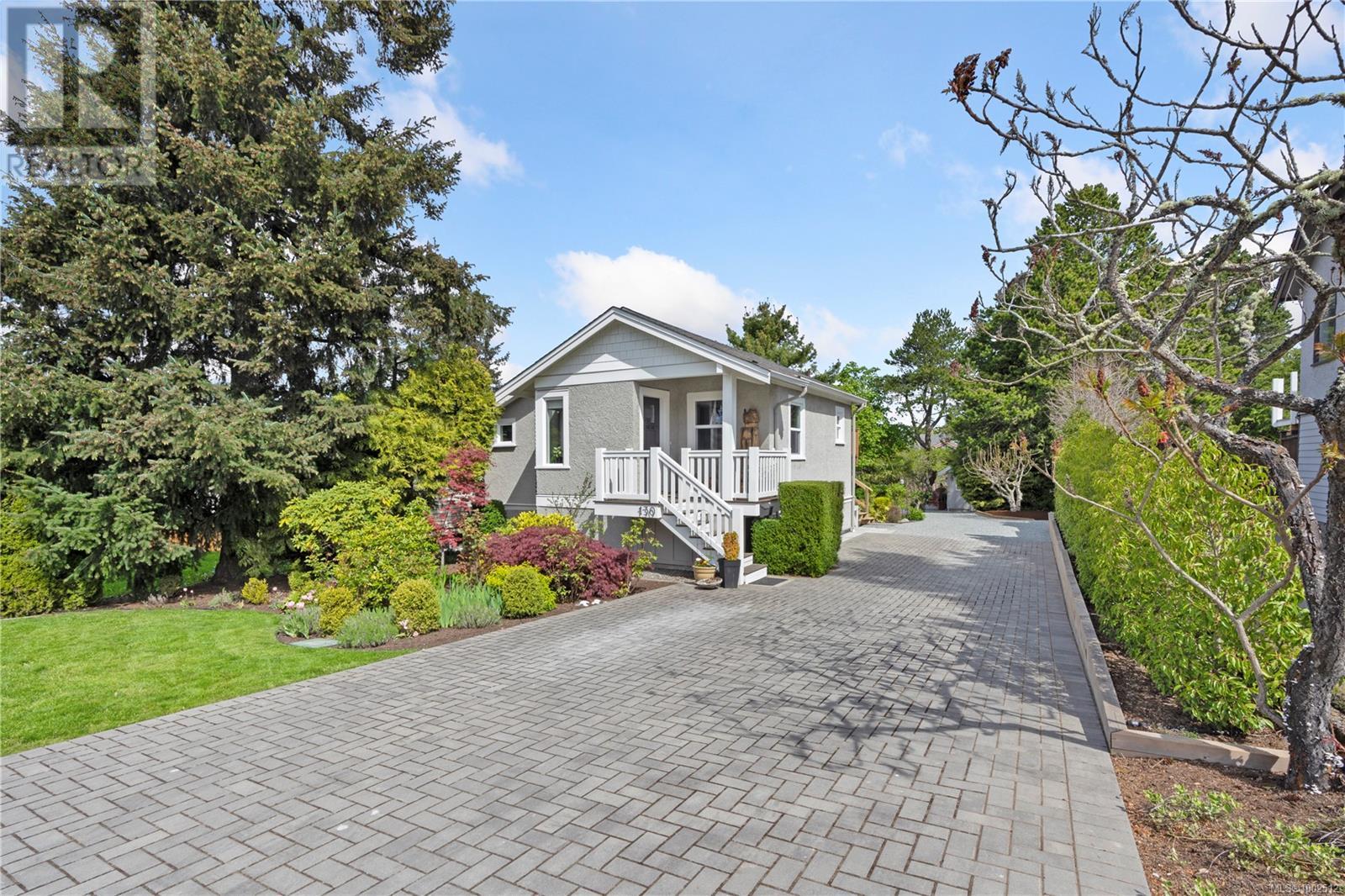 130 Hampton Rd, Saanich, British Columbia
