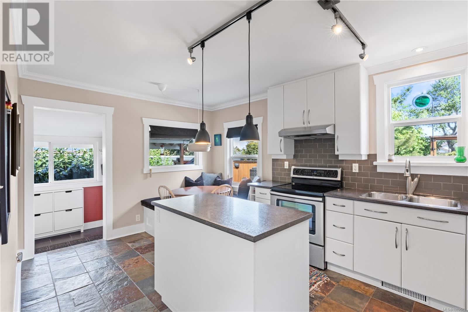 130 Hampton Rd, Saanich, British Columbia  V8Z 1G7 - Photo 17 - 1002512