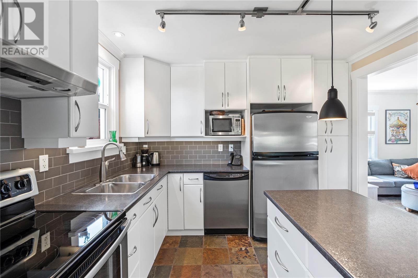 130 Hampton Rd, Saanich, British Columbia  V8Z 1G7 - Photo 18 - 1002512