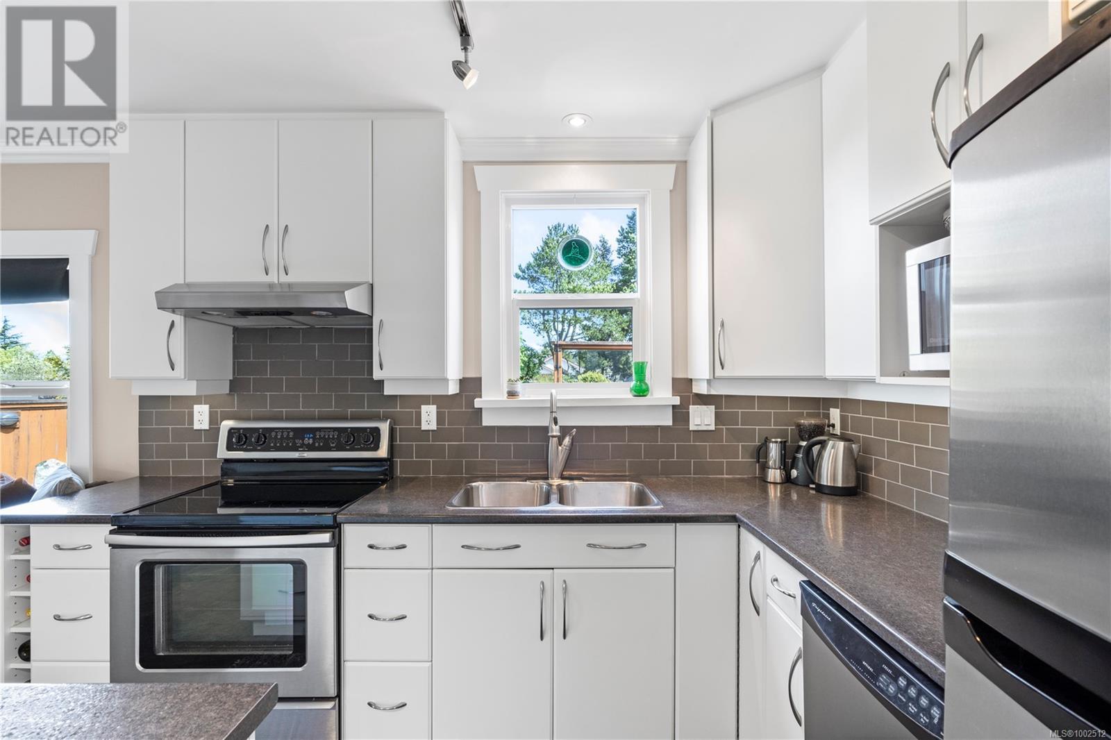 130 Hampton Rd, Saanich, British Columbia  V8Z 1G7 - Photo 19 - 1002512