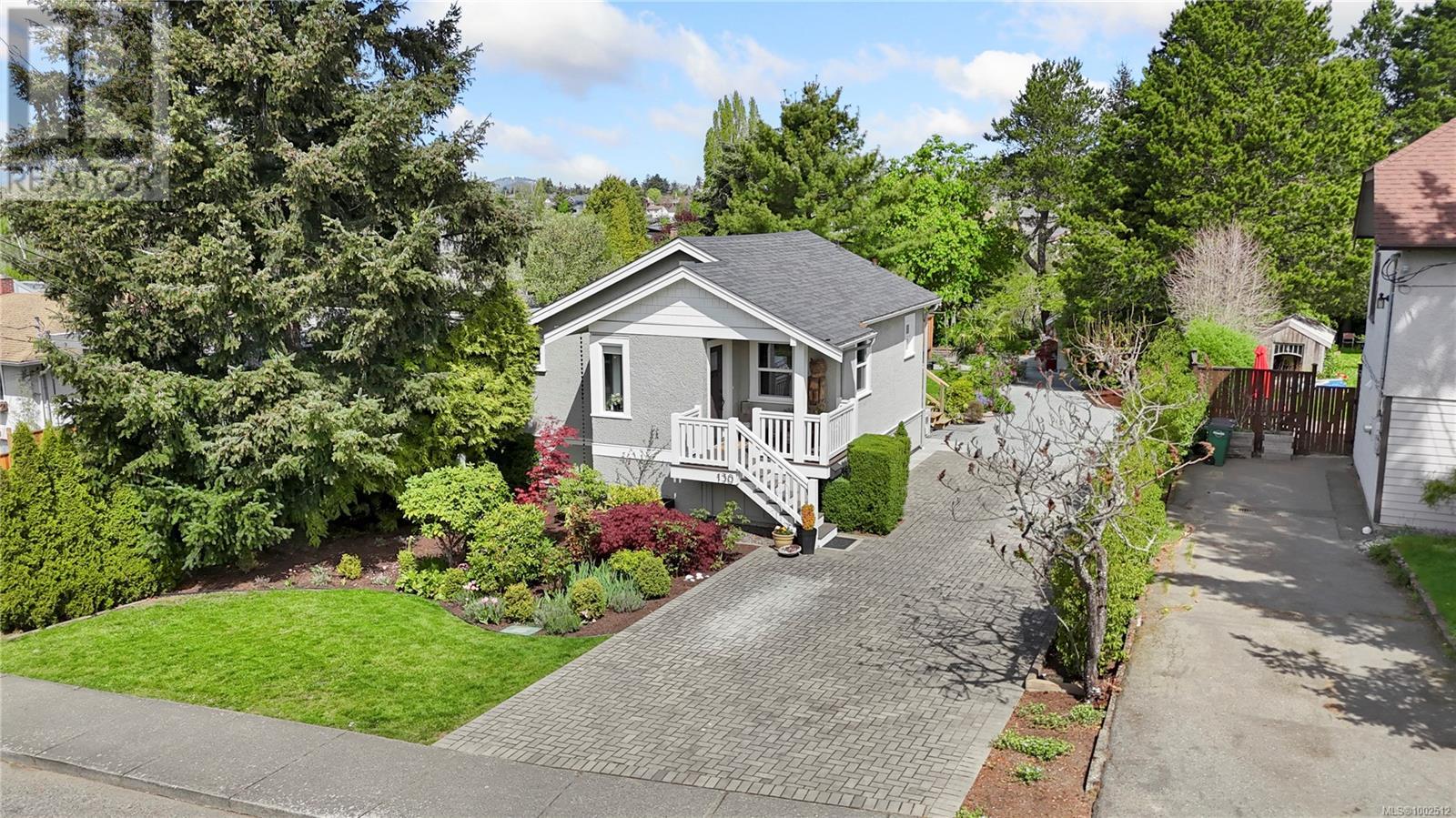 130 Hampton Rd, Saanich, British Columbia  V8Z 1G7 - Photo 2 - 1002512