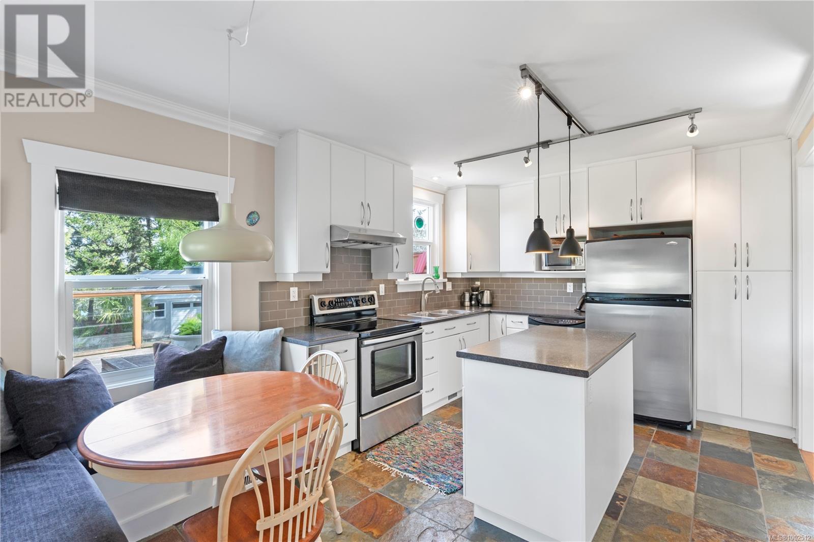 130 Hampton Rd, Saanich, British Columbia  V8Z 1G7 - Photo 20 - 1002512