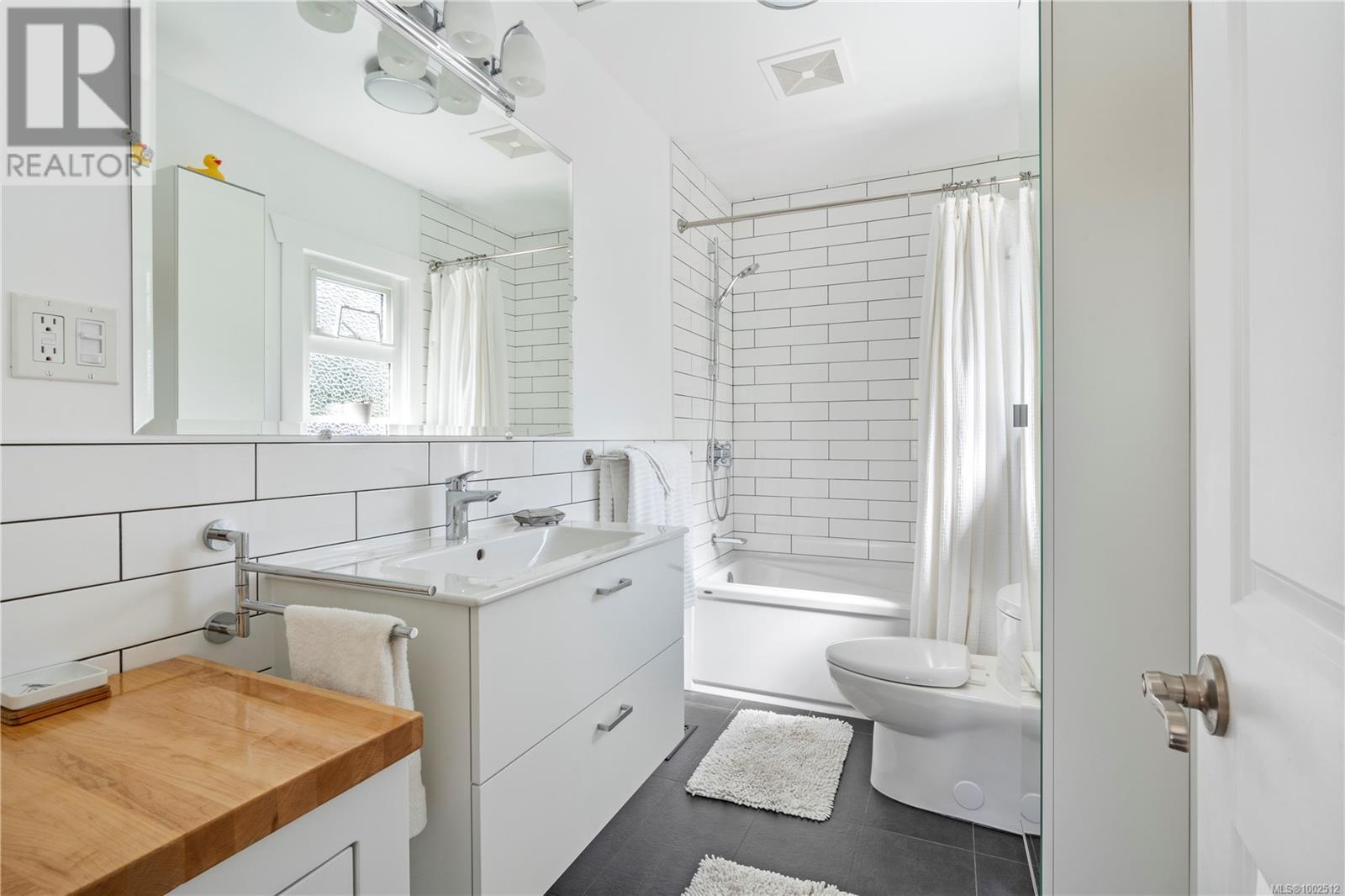 130 Hampton Rd, Saanich, British Columbia  V8Z 1G7 - Photo 22 - 1002512