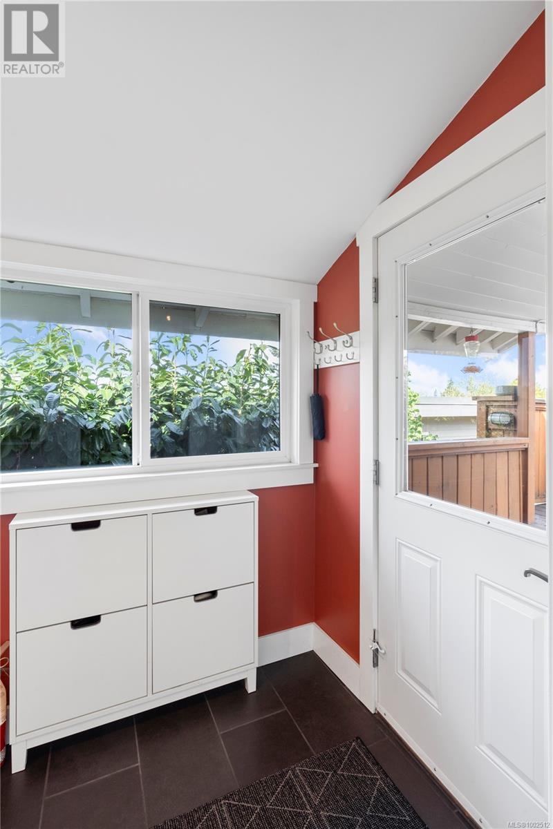 130 Hampton Rd, Saanich, British Columbia  V8Z 1G7 - Photo 24 - 1002512