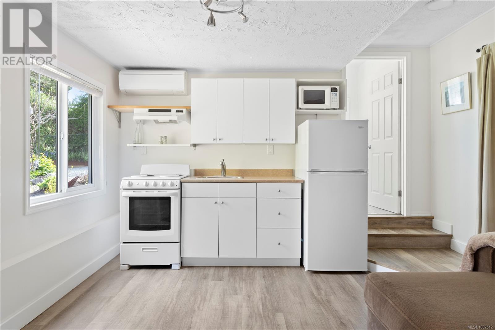 130 Hampton Rd, Saanich, British Columbia  V8Z 1G7 - Photo 29 - 1002512