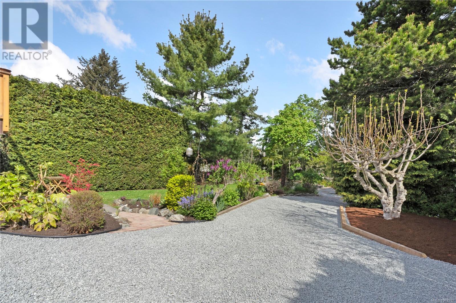 130 Hampton Rd, Saanich, British Columbia  V8Z 1G7 - Photo 35 - 1002512