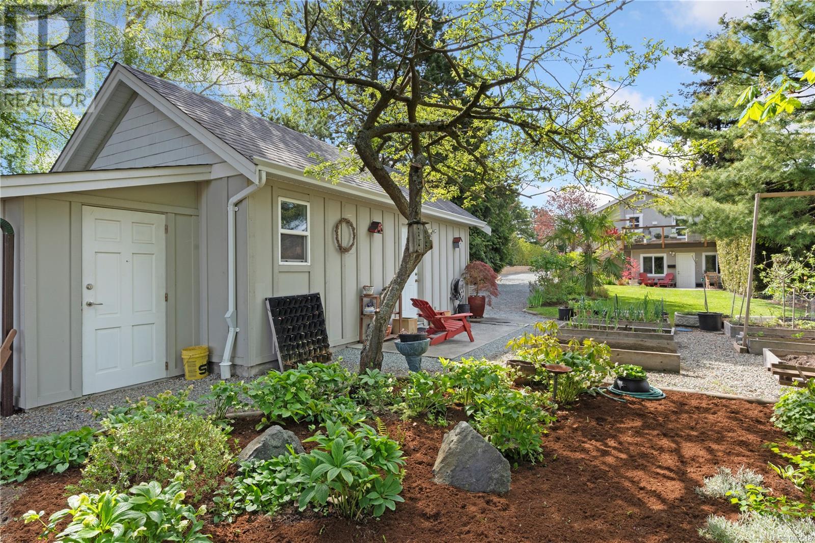 130 Hampton Rd, Saanich, British Columbia  V8Z 1G7 - Photo 37 - 1002512
