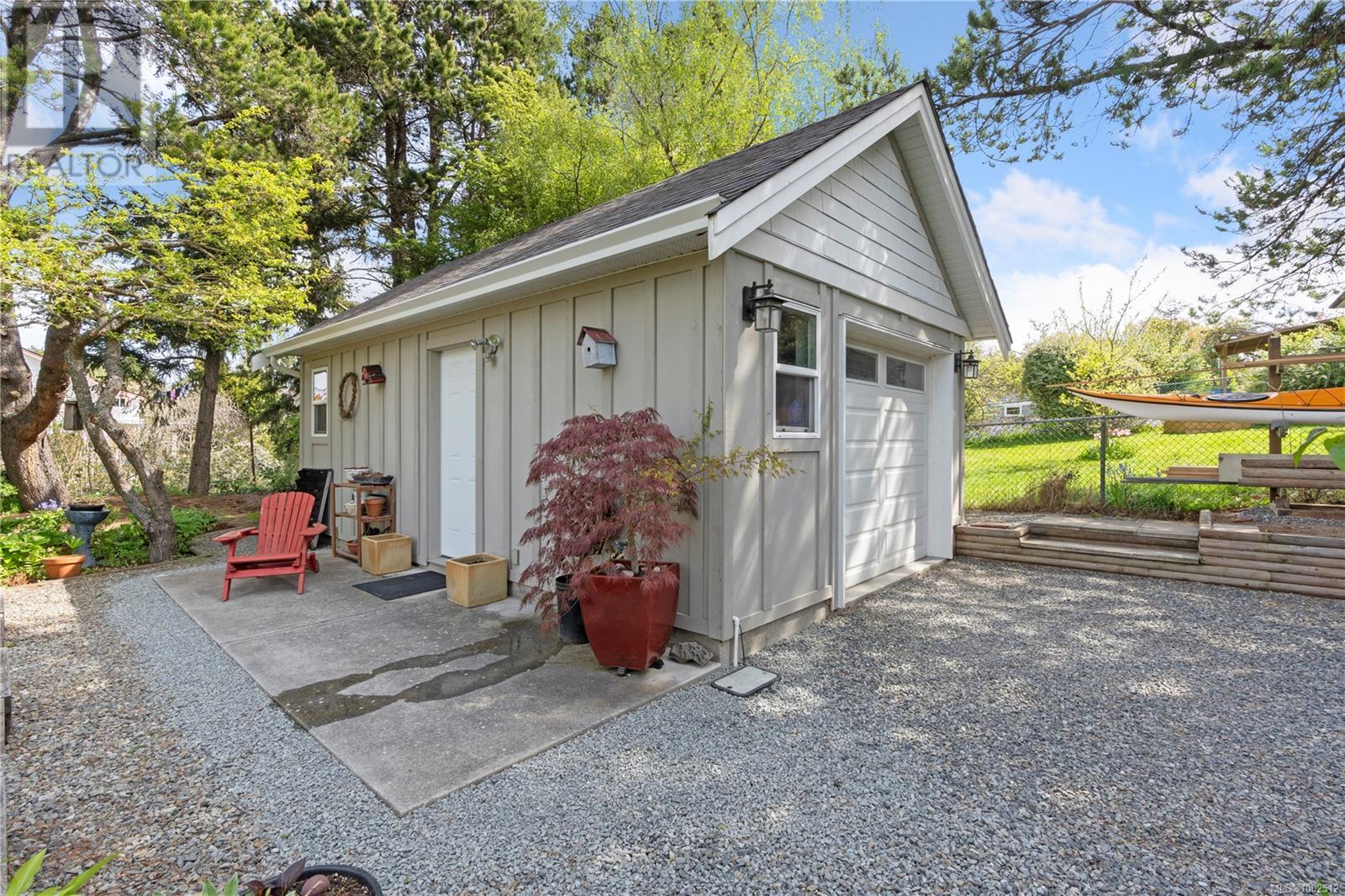 130 Hampton Rd, Saanich, British Columbia  V8Z 1G7 - Photo 41 - 1002512