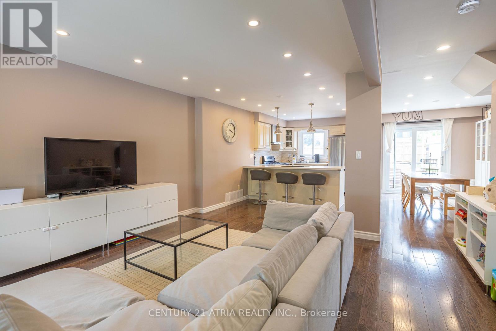 2243 Buttonbush Crescent, Mississauga, Ontario  L5L 1C4 - Photo 3 - W12216644