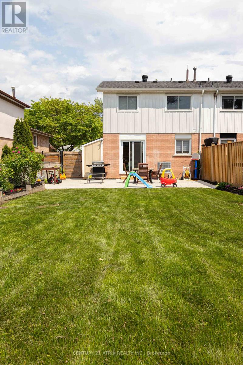 2243 Buttonbush Crescent, Mississauga, Ontario  L5L 1C4 - Photo 9 - W12216644