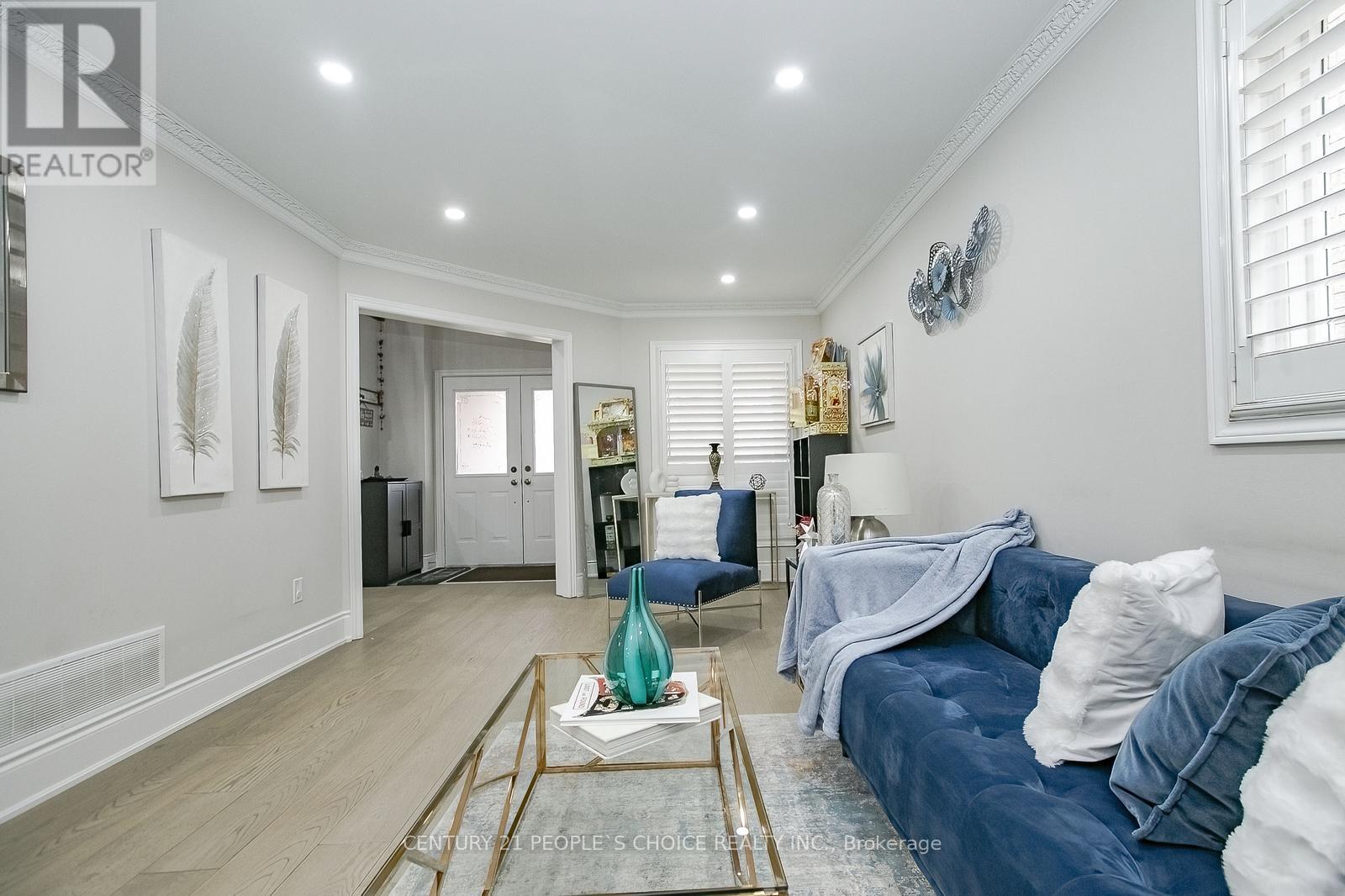 Main - 37 Deerglen Drive, Brampton, Ontario  L6R 1M3 - Photo 12 - W12216657