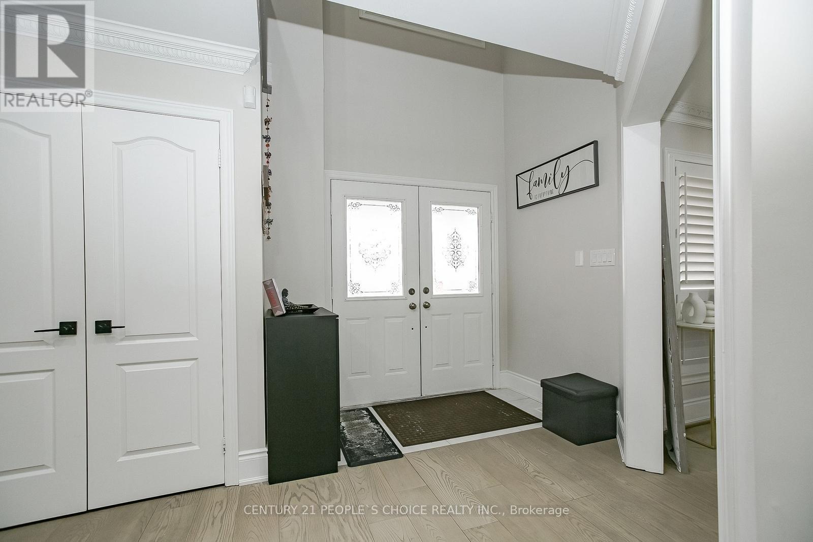 Main - 37 Deerglen Drive, Brampton, Ontario  L6R 1M3 - Photo 5 - W12216657