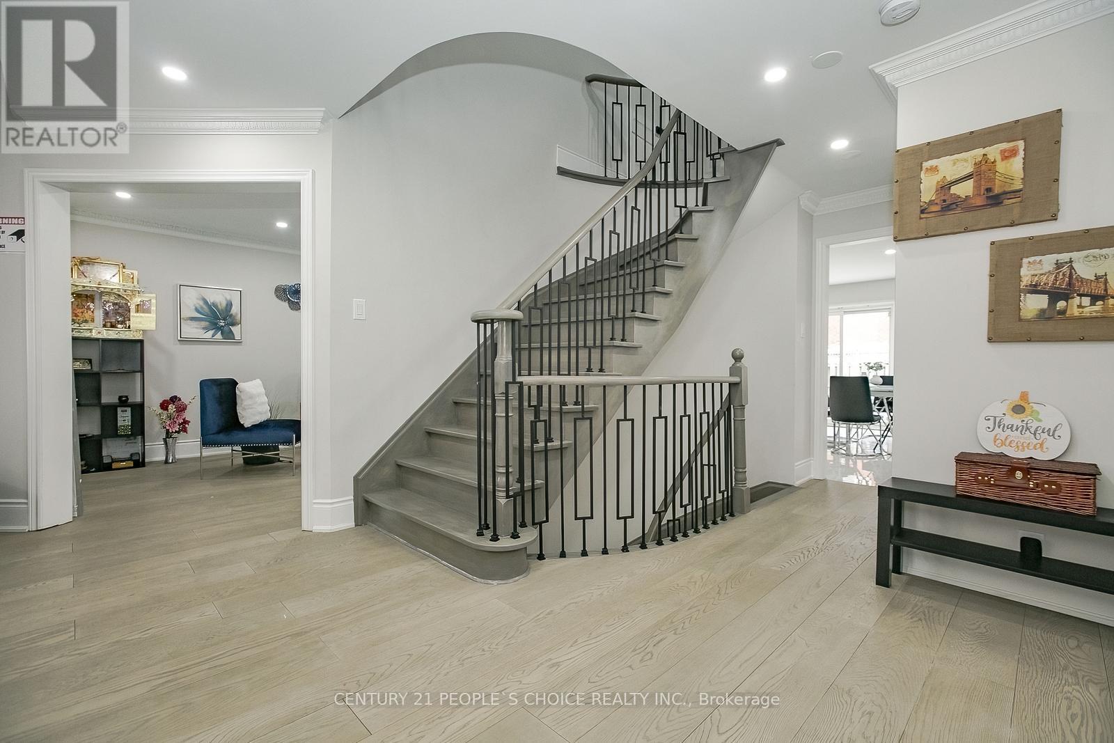 Main - 37 Deerglen Drive, Brampton, Ontario  L6R 1M3 - Photo 8 - W12216657