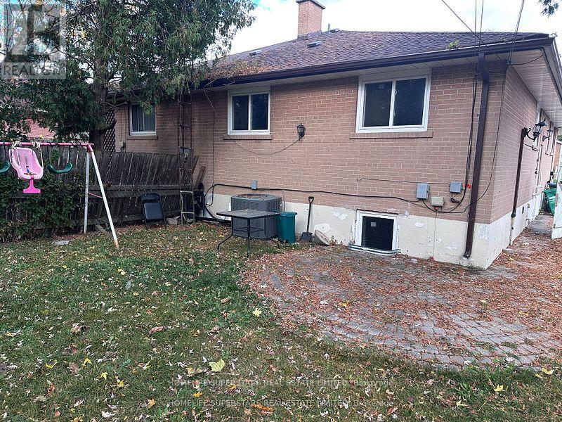 10 Aloma (Upper Level) Crescent, Brampton, Ontario  L6T 2N9 - Photo 22 - W12216663
