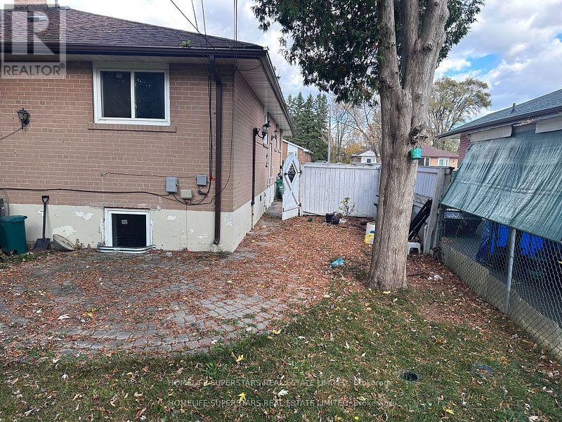 10 Aloma (Upper Level) Crescent, Brampton, Ontario  L6T 2N9 - Photo 23 - W12216663