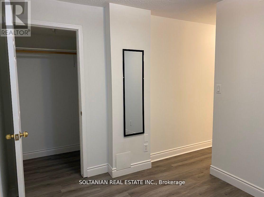 Lower - 39 Pear Tree Mews, Toronto, Ontario  M6P 4H2 - Photo 10 - W12216710