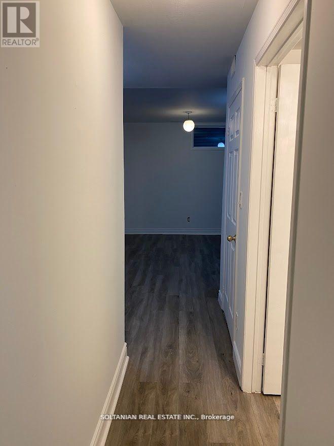 Lower - 39 Pear Tree Mews, Toronto, Ontario  M6P 4H2 - Photo 13 - W12216710