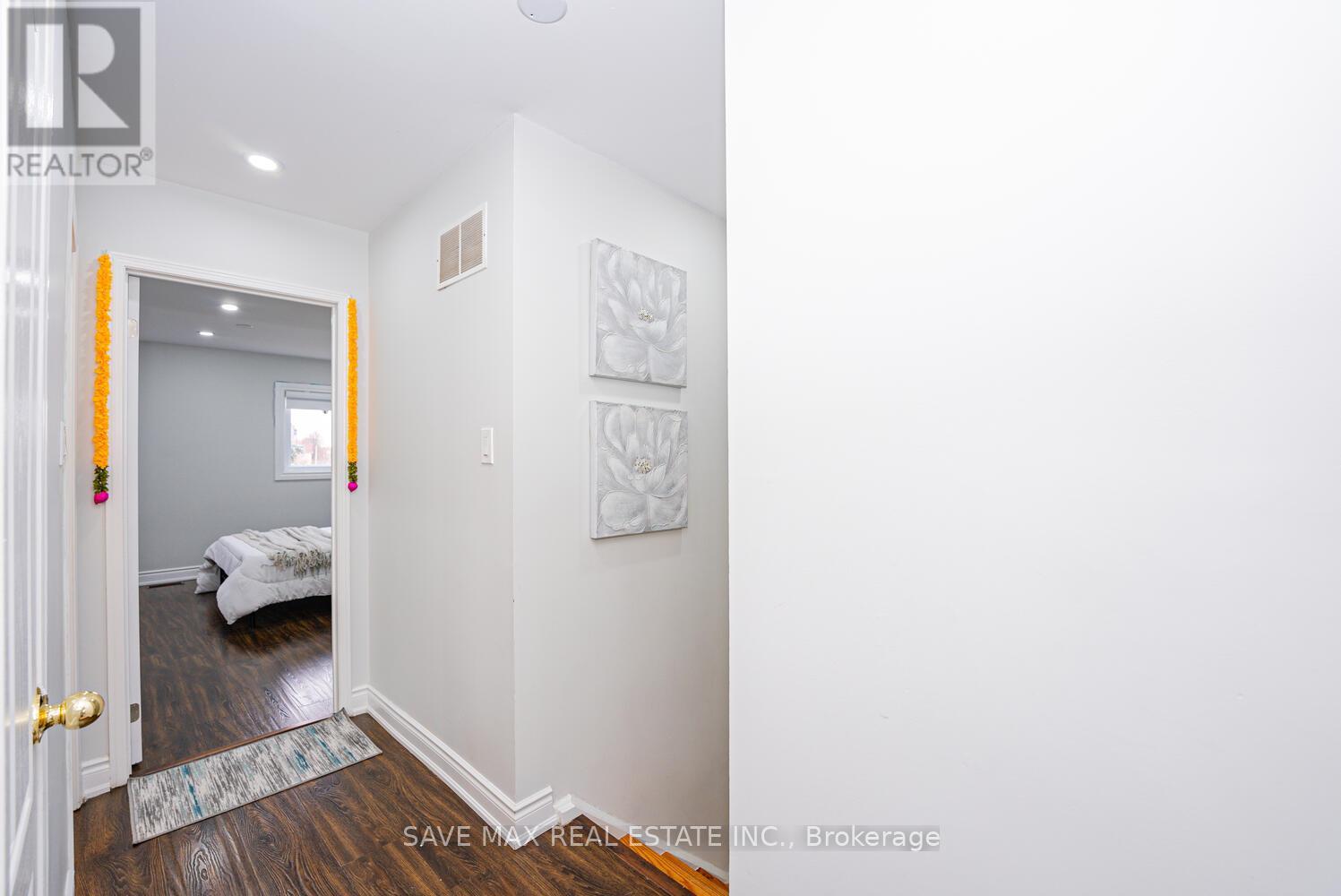 92 Cedarwood Crescent, Brampton, Ontario  L6X 4K2 - Photo 11 - W12216715