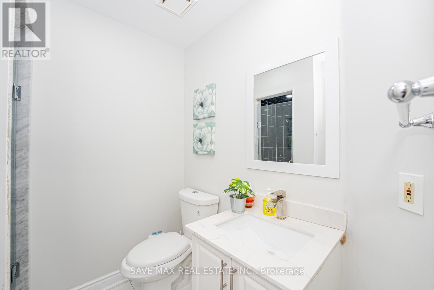 92 Cedarwood Crescent, Brampton, Ontario  L6X 4K2 - Photo 16 - W12216715