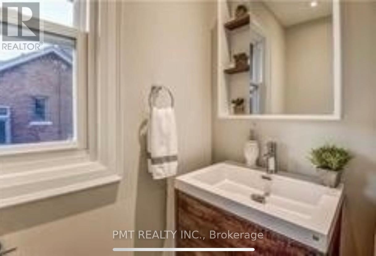 Upper - 119 Ninth Street, Toronto, Ontario  M8V 3E5 - Photo 4 - W12216740