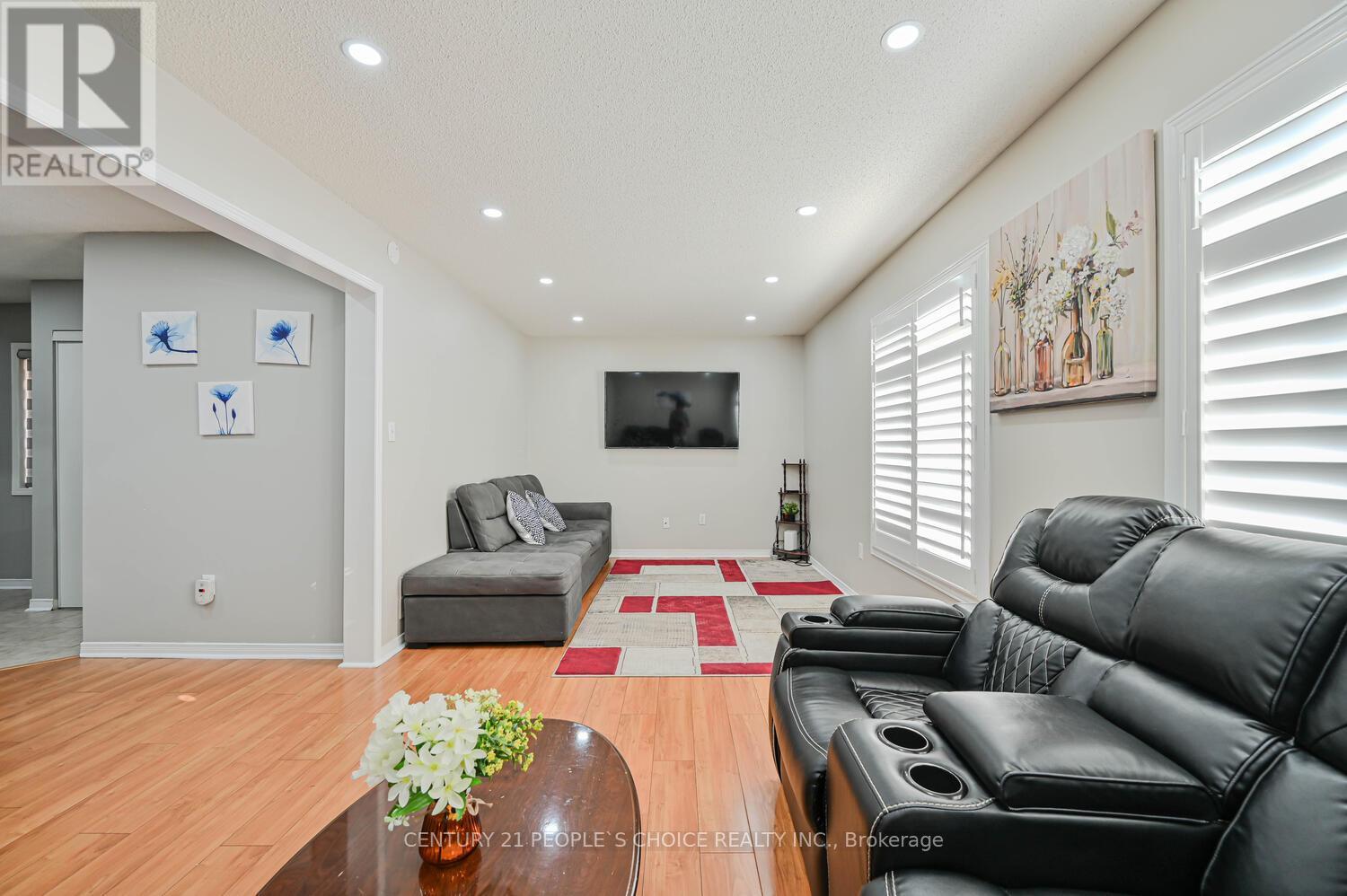 4 Domenico Crescent, Brampton, Ontario  L6P 1H5 - Photo 9 - W12216742