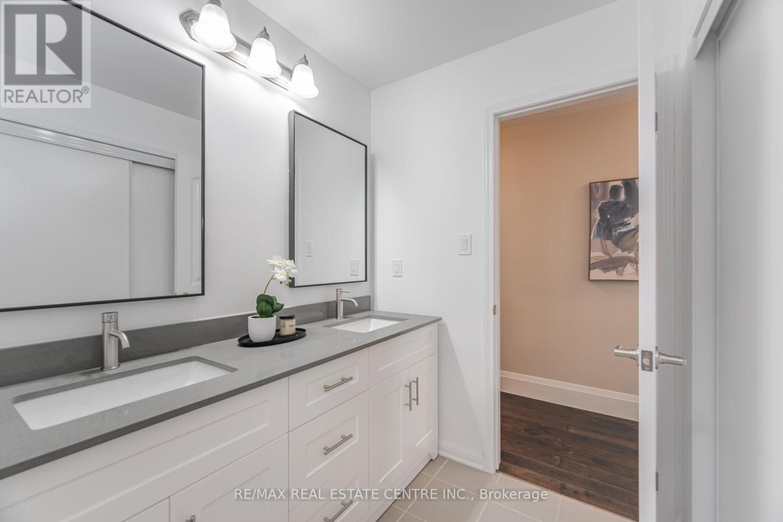 949 Rigo Crossing, Milton, Ontario  L9T 8C5 - Photo 27 - W12216760