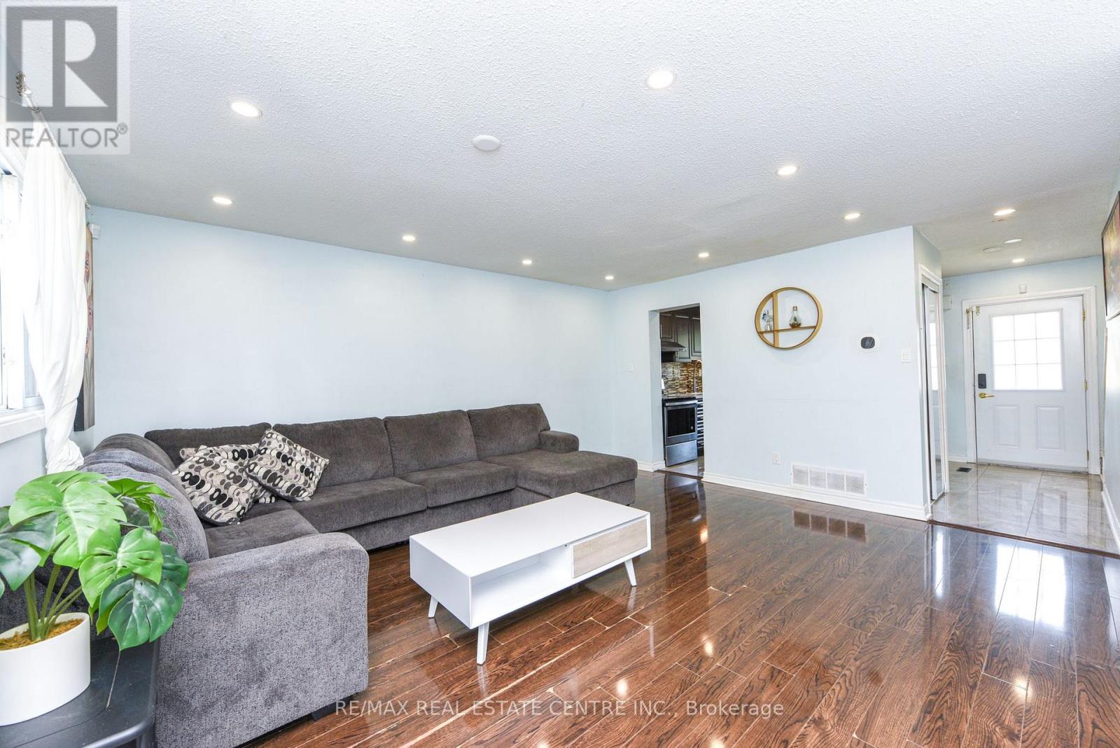 81 - 105 Hansen Road, Brampton, Ontario  L6V 3C9 - Photo 11 - W12216797